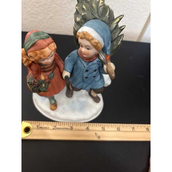 Vintage 1981 First Edition Christmas Memories Figurine "Sharing The Christmas Sp - Picture 7 of 7
